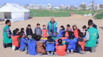 مساعدات سعودية بقطاع غزة.. انطلاق توزيع الملابس الشتوية على طلاب مدارس خان يونس